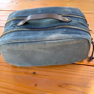 J Crew Abingdon Men's Dopp kit, Toiletry Bag,  Blue and Red Cotton and Leather